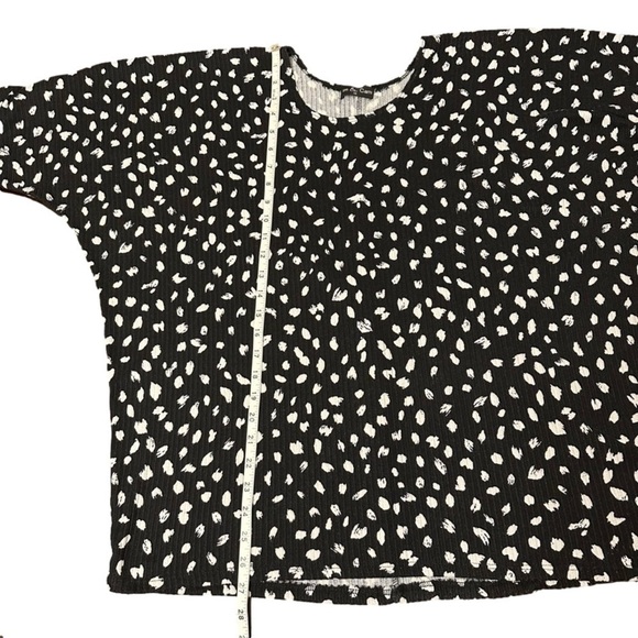 KIM & Cami Black and White Leopard Cheetah Top 1X - Picture 5 of 5